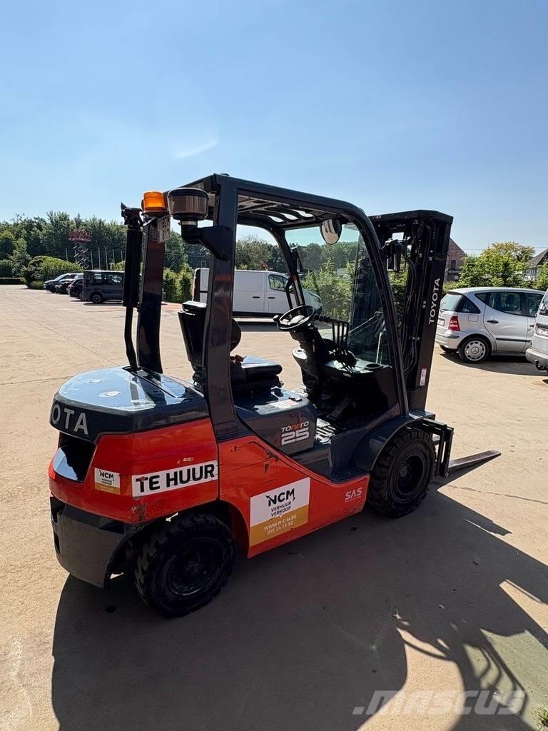 Toyota 8 FDF 25 Diesel trucks