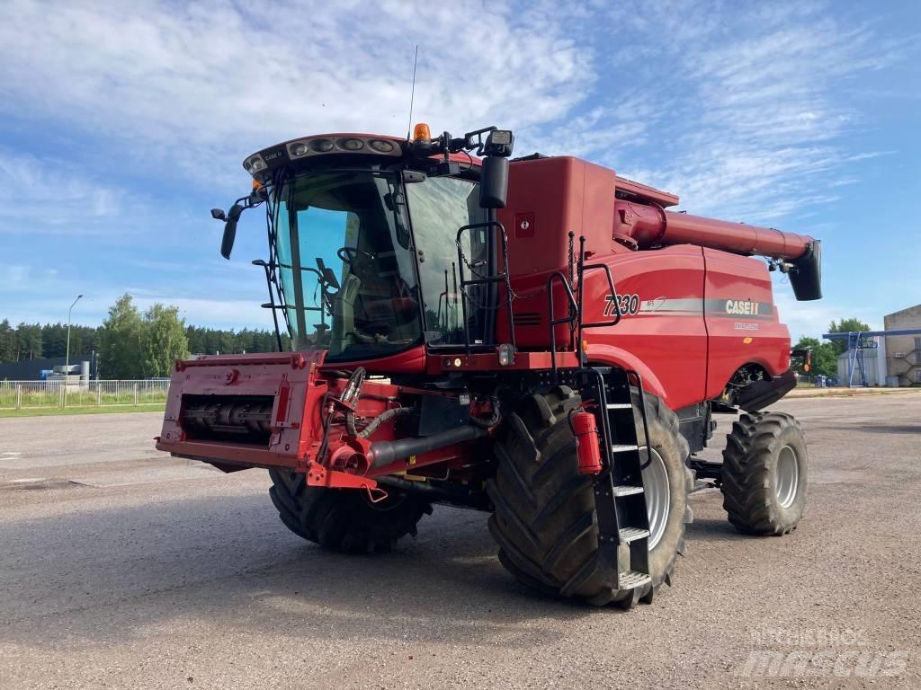 Case IH 7230 Combine harvesters