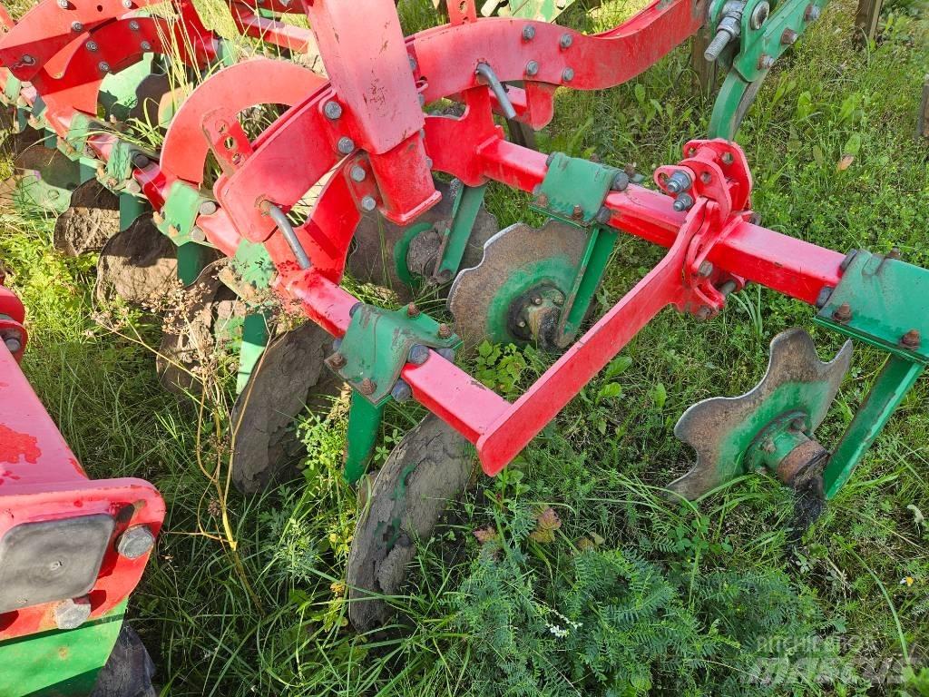 Unia Cross L 300 Chisel ploughs