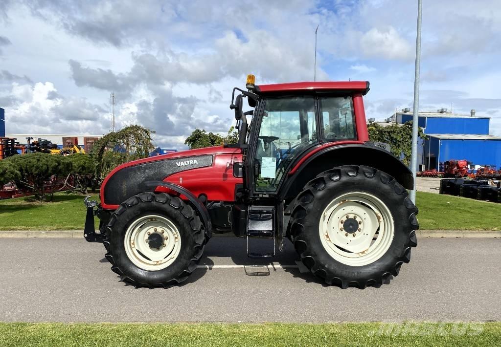 Valtra T 131 Tractors