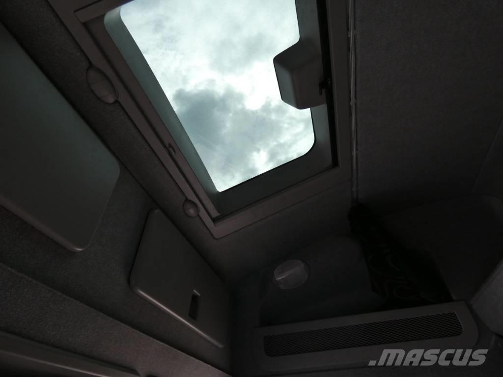 Iveco 180E 28 Box body trucks