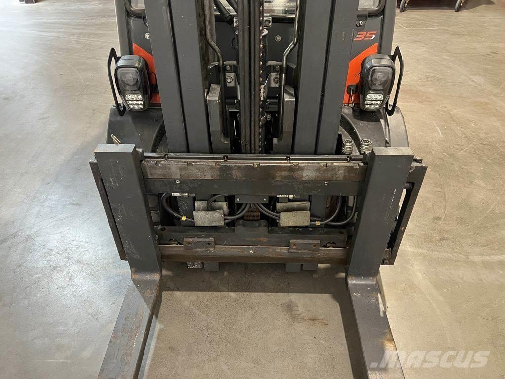 Linde H35D-02 Diesel trucks