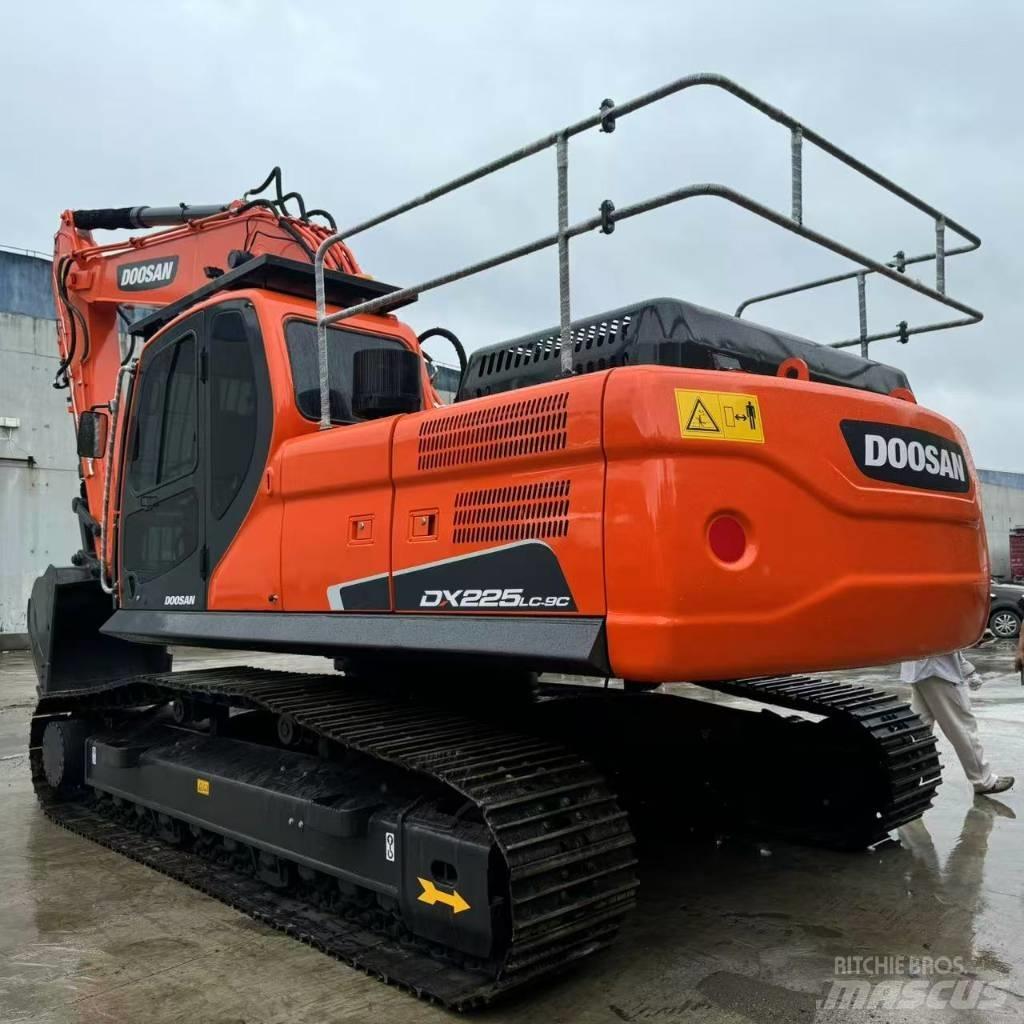 Doosan DX 225 LC Crawler excavators