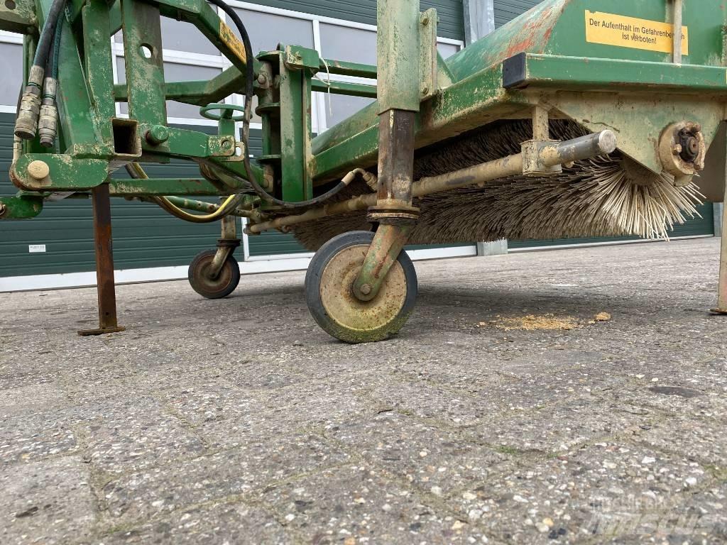  Veger FKM 220 Sweepers