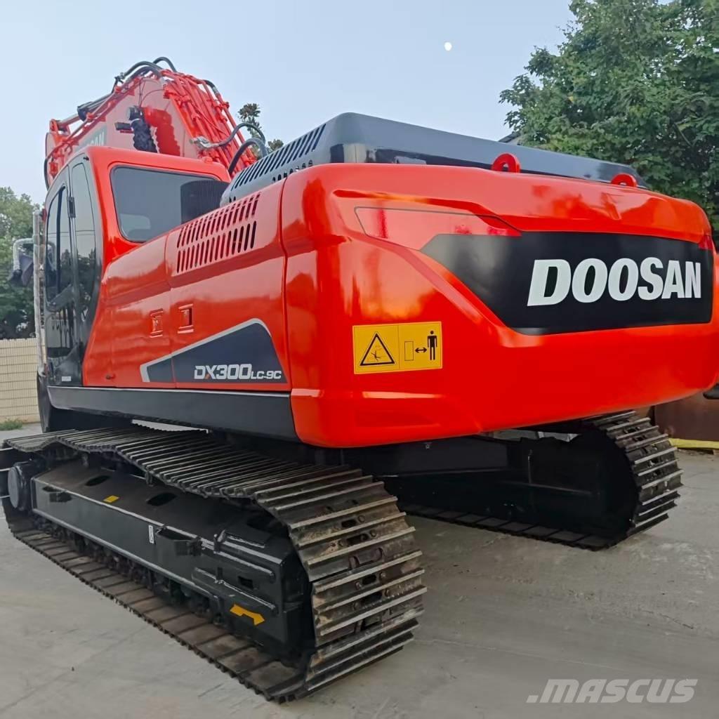 Doosan DX 300 LC Crawler excavators