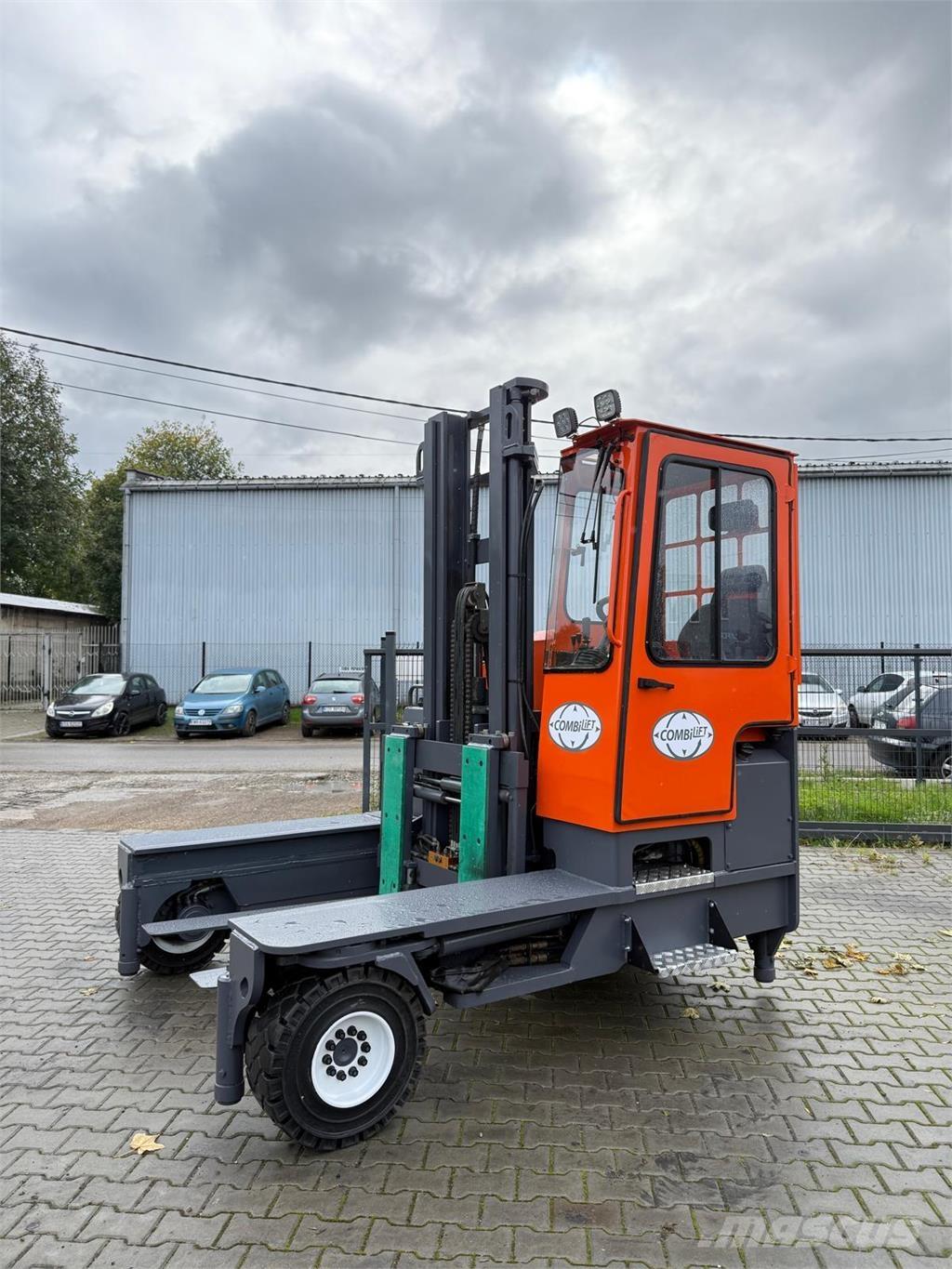 Combilift C5000 XL 4-way reach trucks
