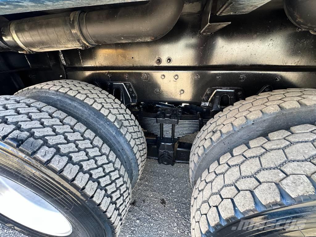 Freightliner 114 SD Combi / vacuum trucks