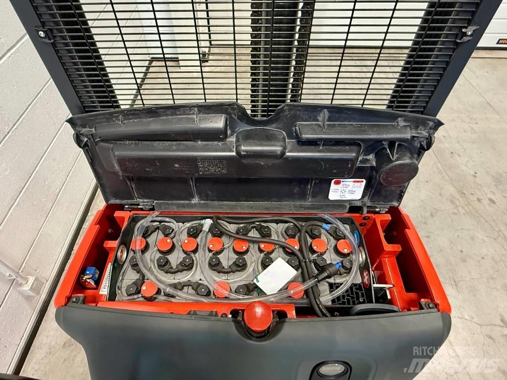 Linde L12i/1172 Pedestrian stacker