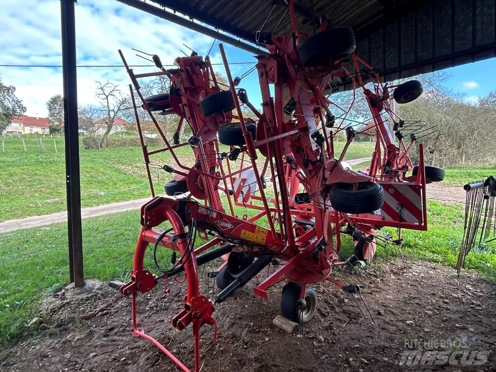 Kuhn GF8702 Rakes and tedders