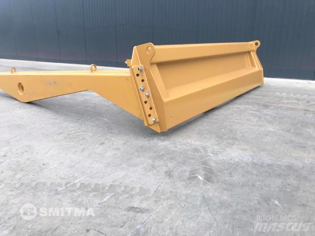 CAT 725C Tailgates