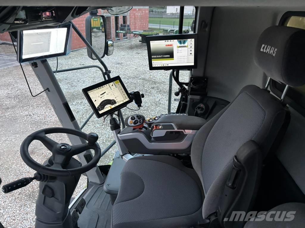 CLAAS Lexion 8900 TT Combine harvesters