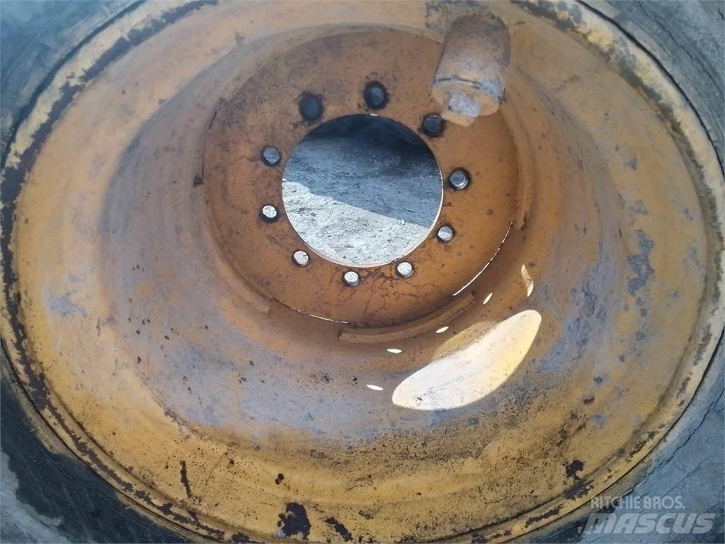 Ösa 250 24x26,5 Tyres, wheels and rims