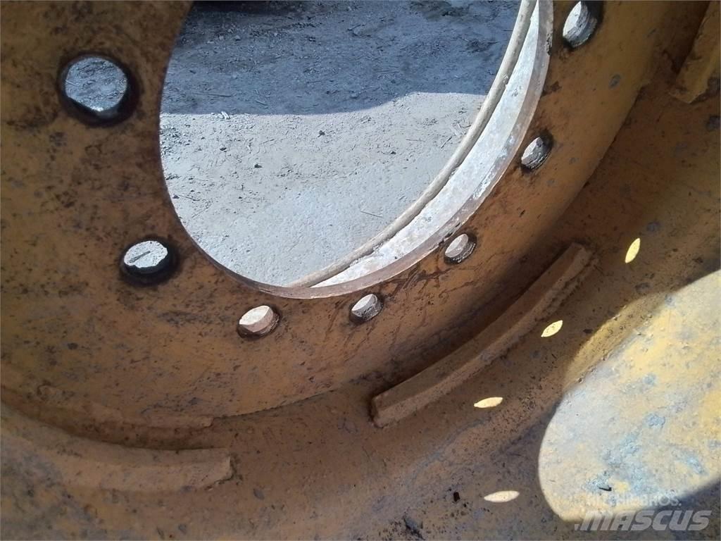 Ösa 250 24x26,5 Tyres, wheels and rims