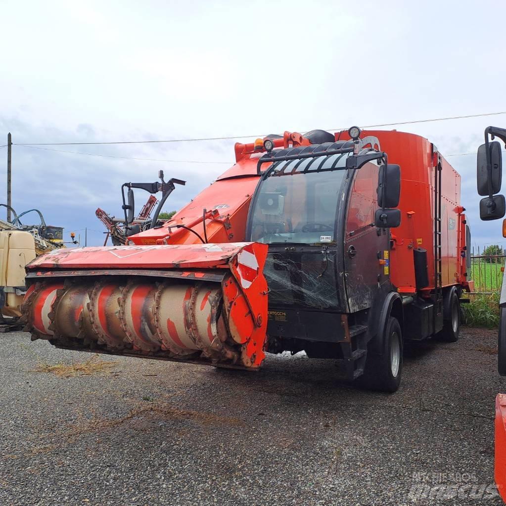 Kuhn SPW 27 Mixer feeders
