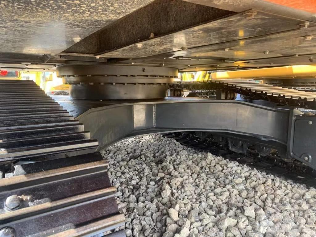 Doosan DX 225 Crawler excavators
