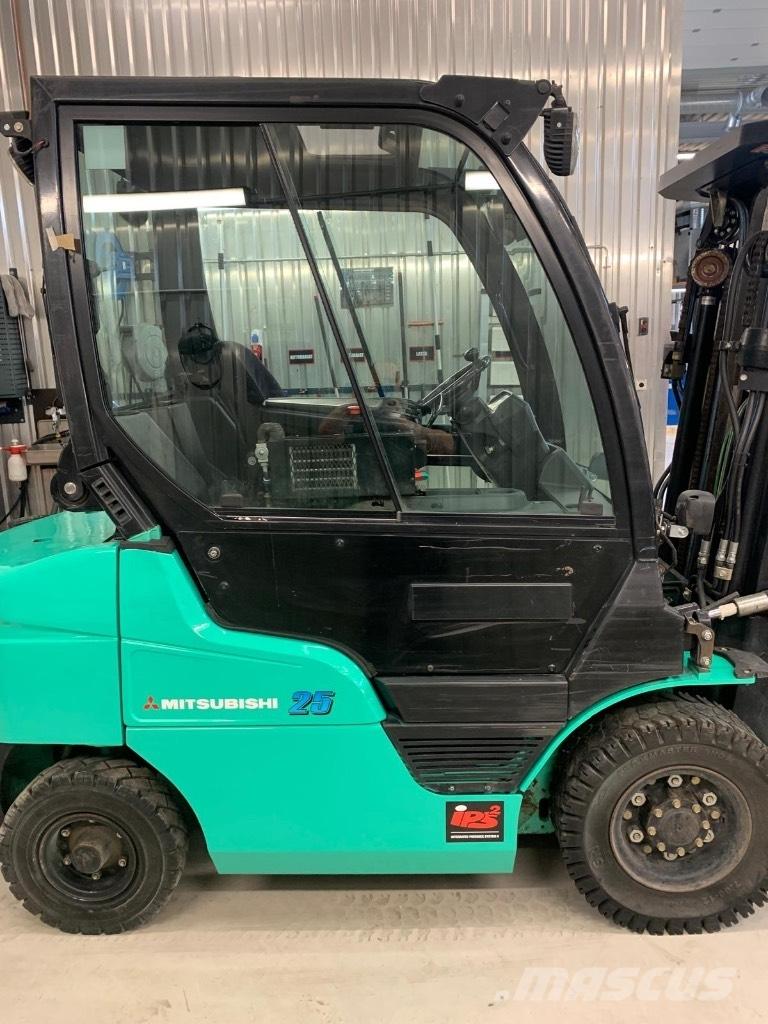 Mitsubishi FD 25 N2 Diesel trucks