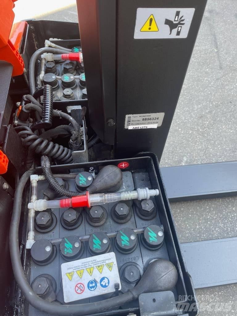 BT SWE080L Pedestrian stacker