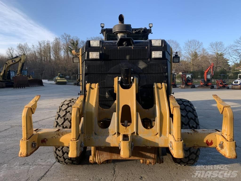 CAT 140 M 3 Graders