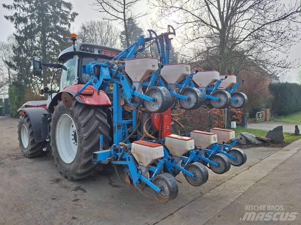 Monosem PNU 8 Precision sowing machines