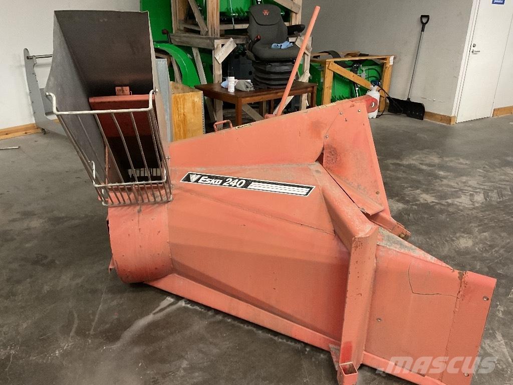 Esko 240 Snow throwers