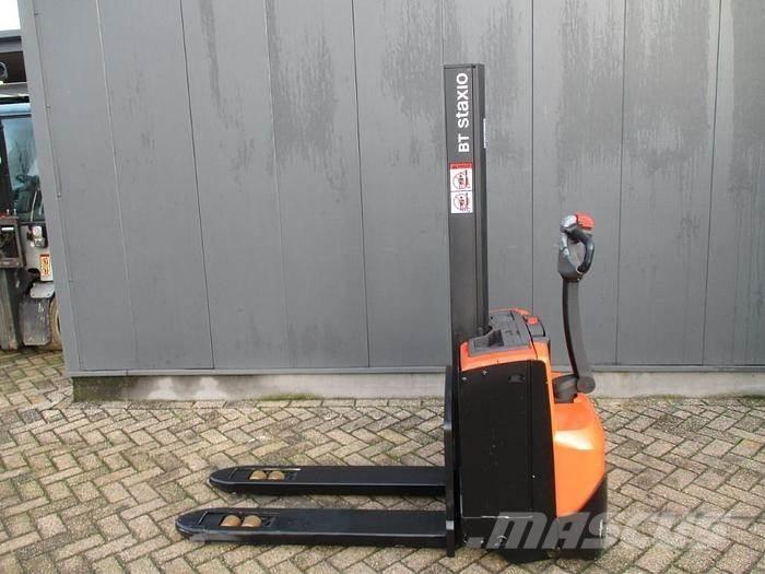 BT SWE 080L Pedestrian stacker