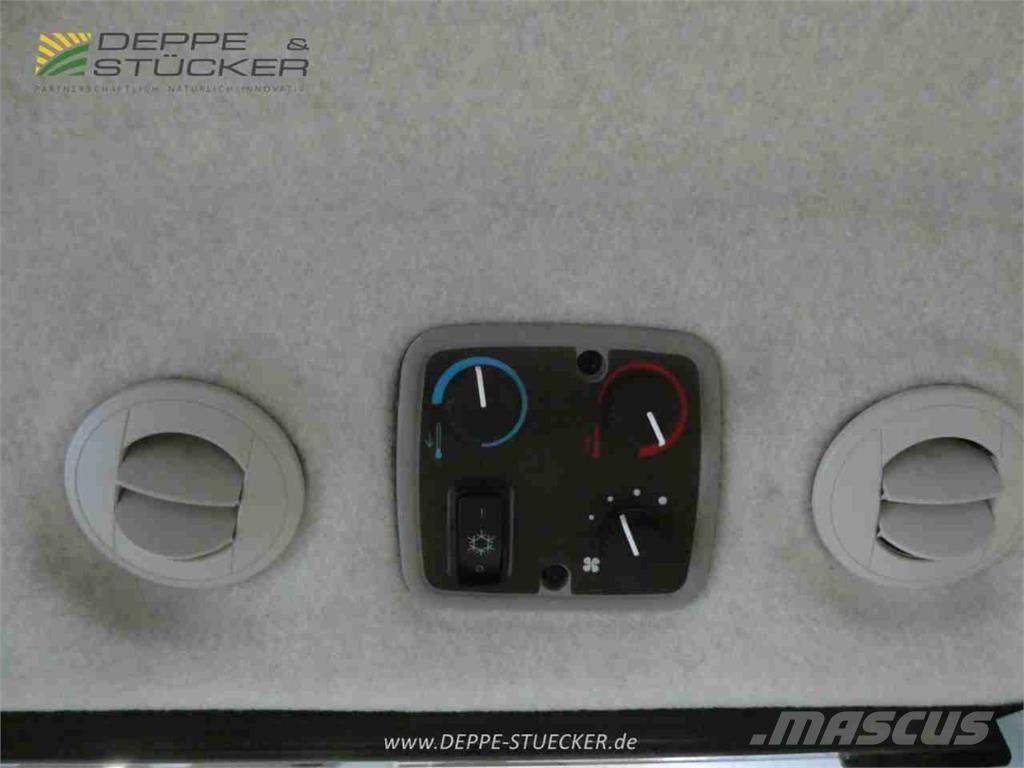 John Deere 3039R Compact tractors