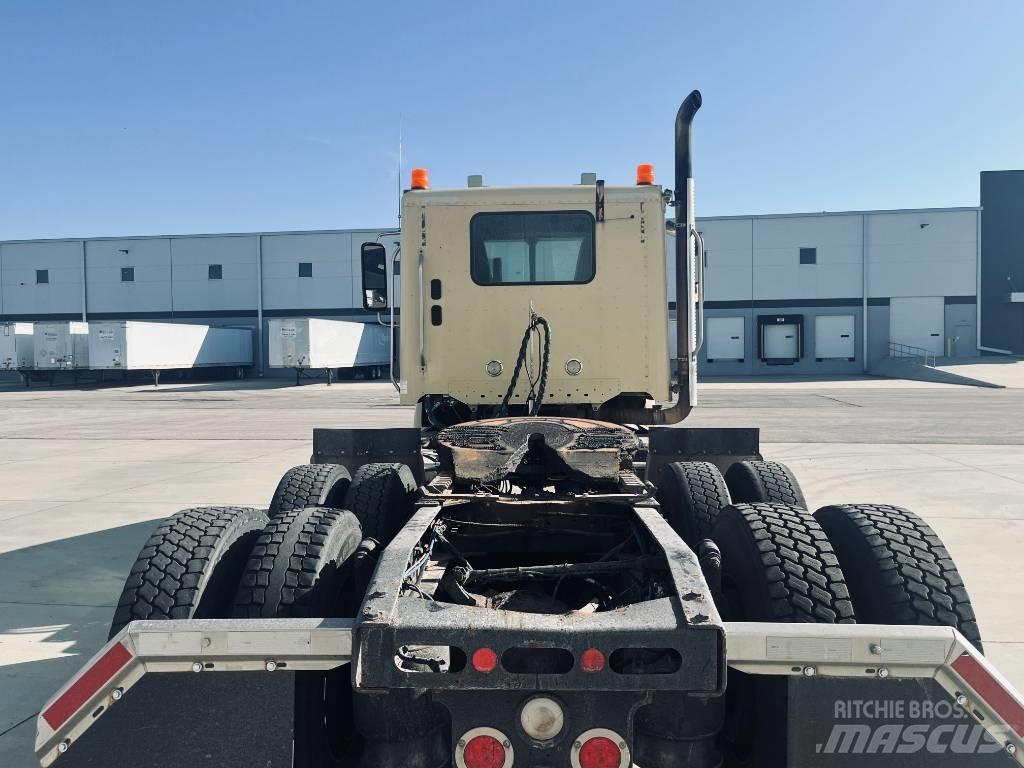 Freightliner 122 SD Tractor Units