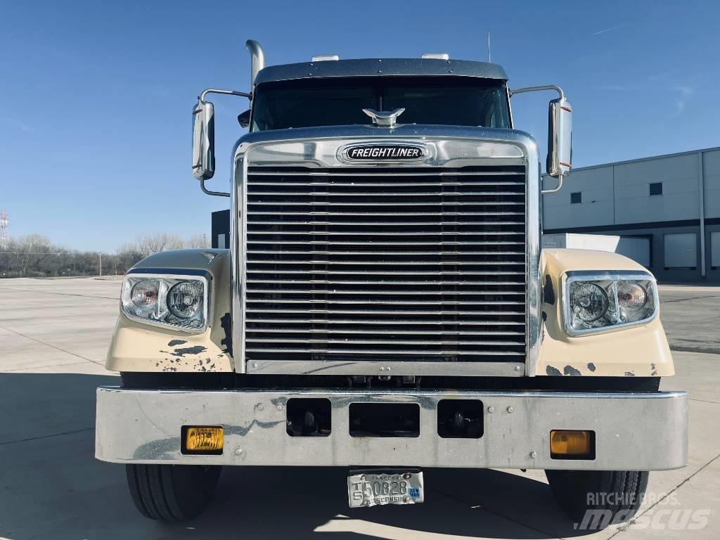 Freightliner 122 SD Tractor Units