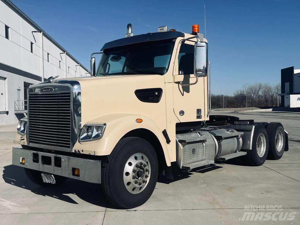 Freightliner 122 SD Tractor Units
