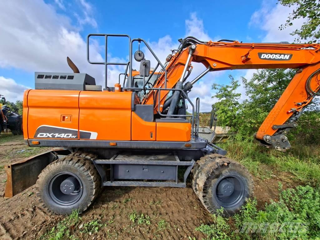 Doosan DX140W-5 Wheeled excavators