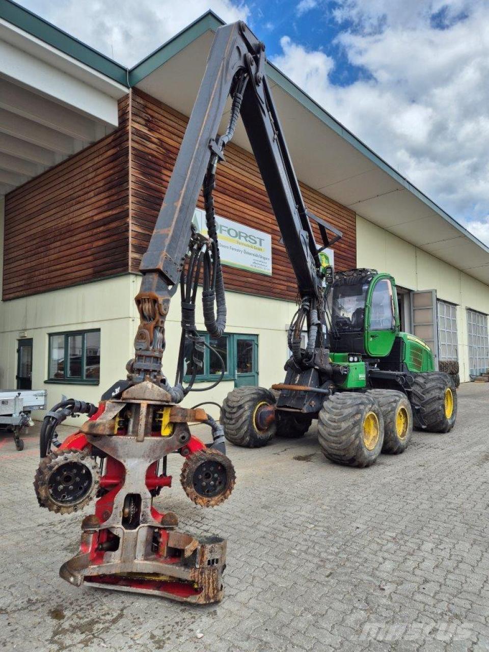 John Deere 1070 E Harvesters
