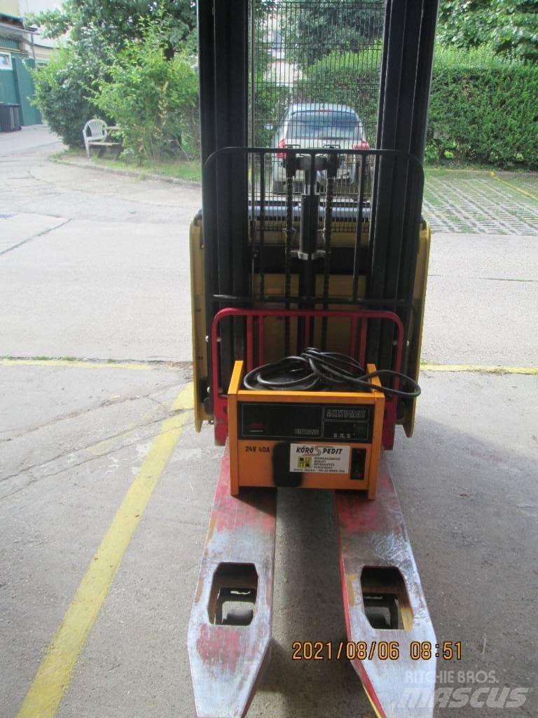 Hyster S1.4iL Pedestrian stacker