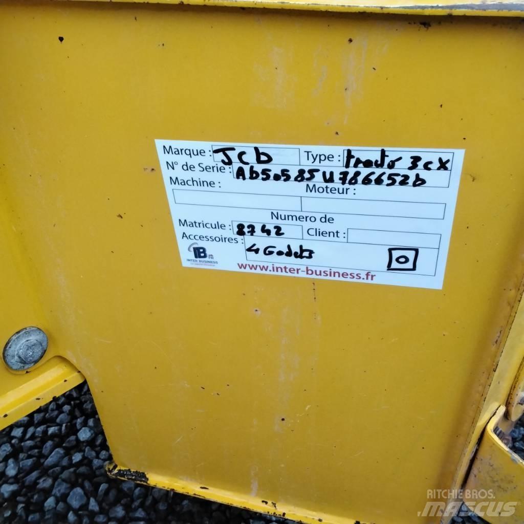 JCB 3 CX Backhoe loaders