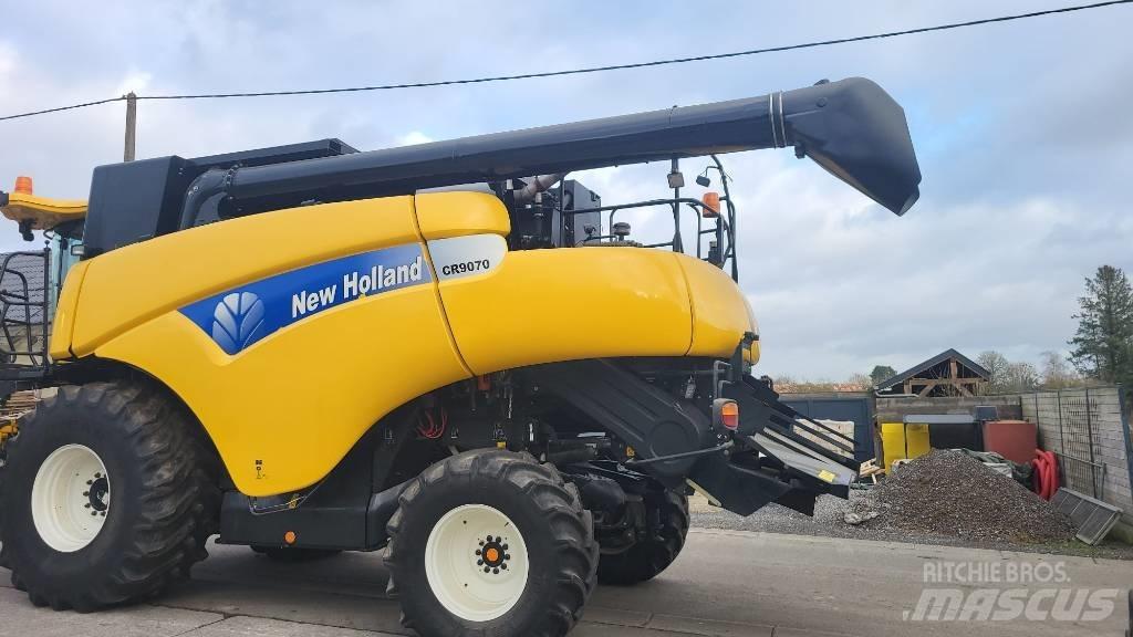 New Holland CR9070 Combine harvesters
