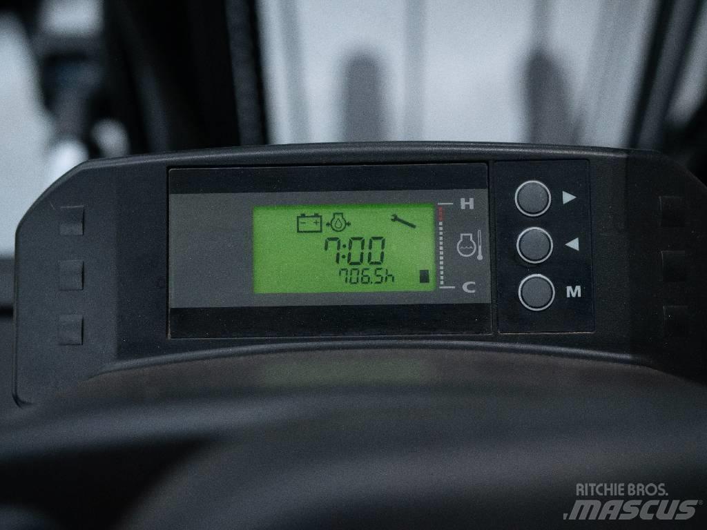 Hyster H2.5XT LPG trucks