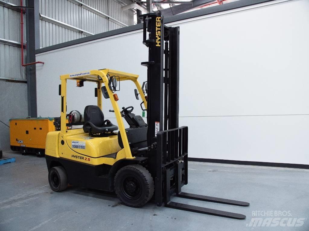 Hyster H2.5XT LPG trucks