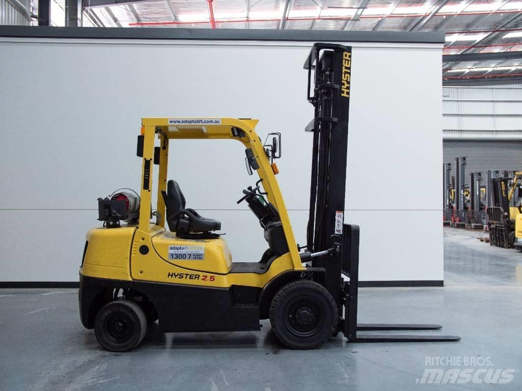 Hyster H2.5XT LPG trucks
