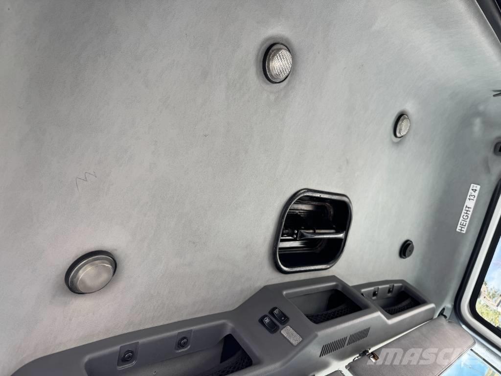 Mack Granite GU 813 Cable lift demountable trucks