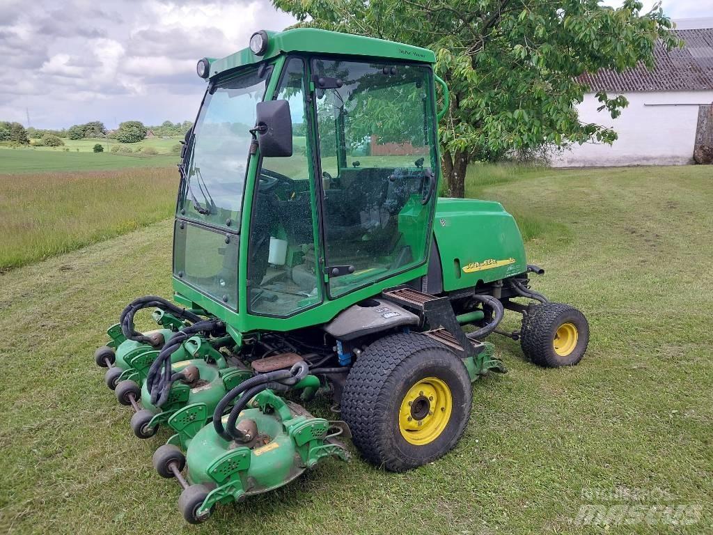 John Deere 3245 C Fairway mowers