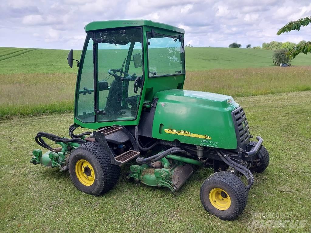 John Deere 3245 C Fairway mowers