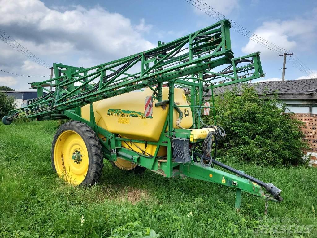 John Deere 732 Trailed sprayers