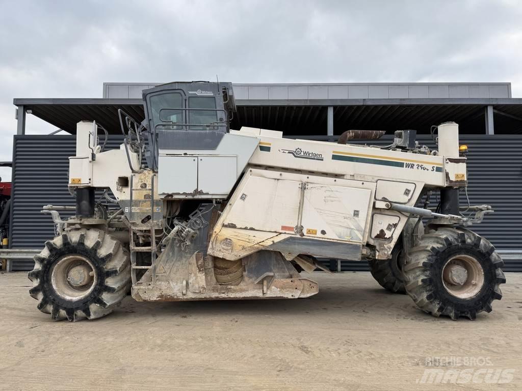 Wirtgen WR 2500S Asphalt recyclers