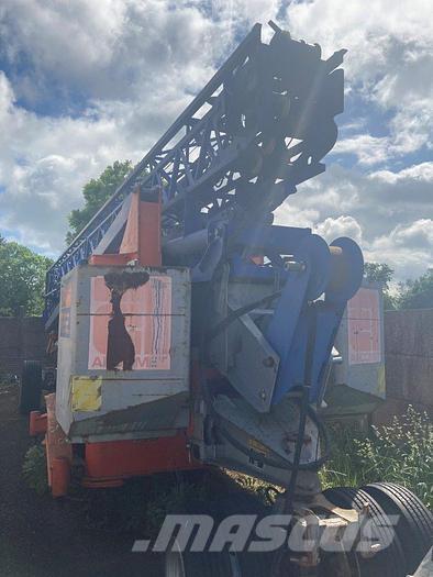 Potain IGO 50 Tower cranes