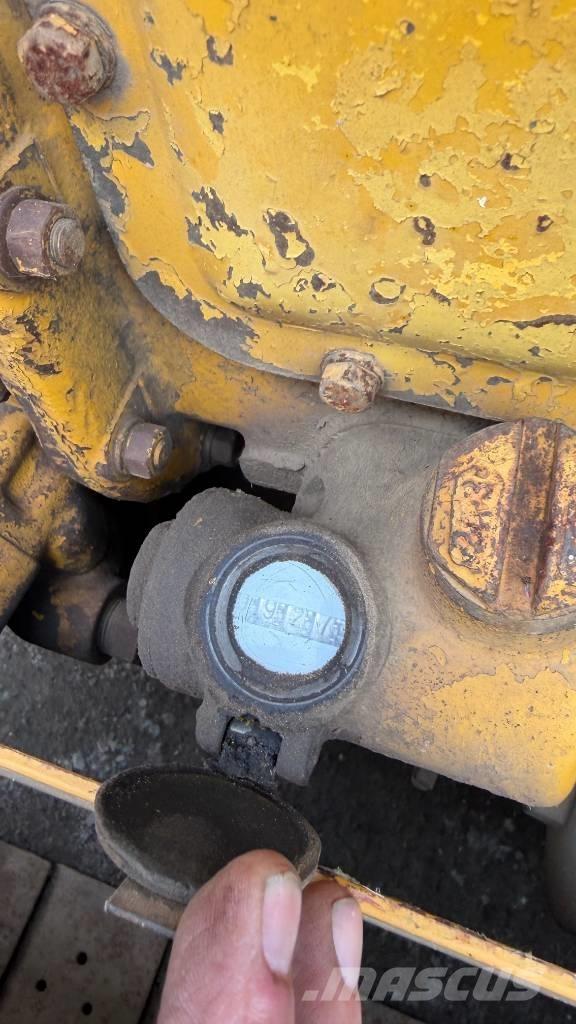 CAT D 2 Crawler dozers