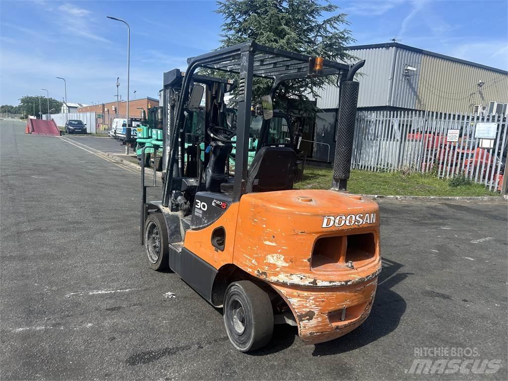 Doosan D30S-5 Diesel trucks