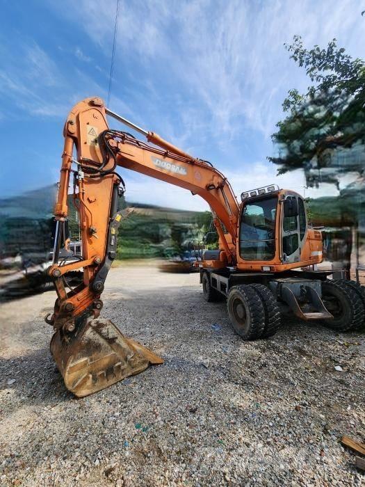 Doosan DX 140 W Wheeled excavators
