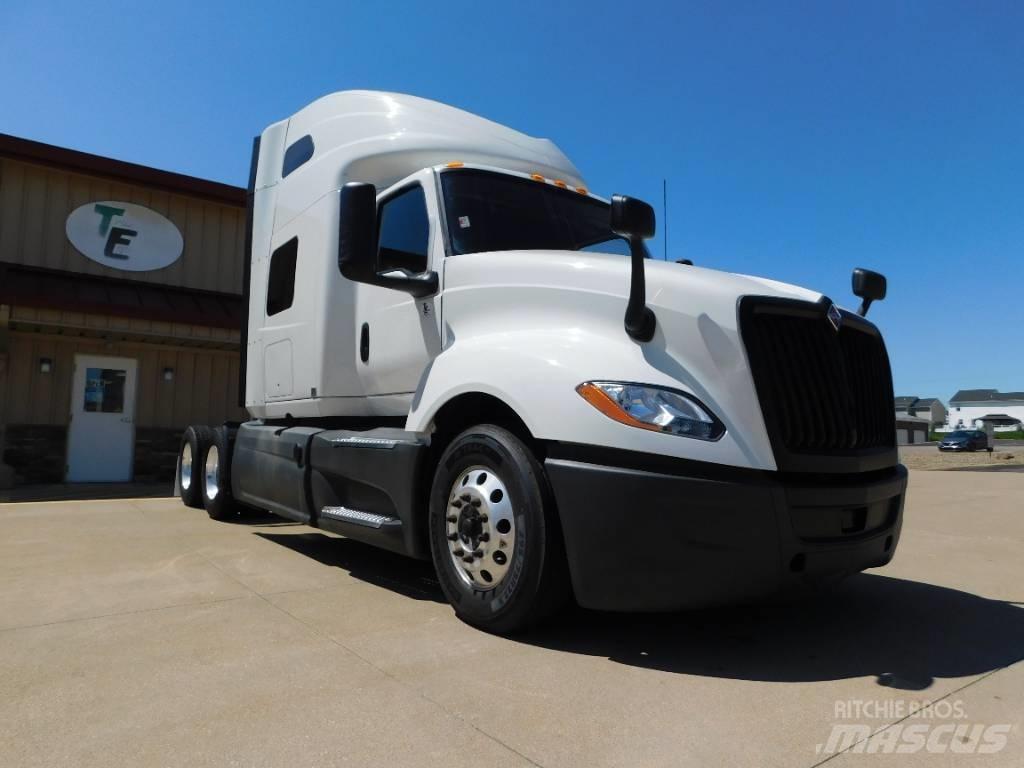 International LT 625 Tractor Units