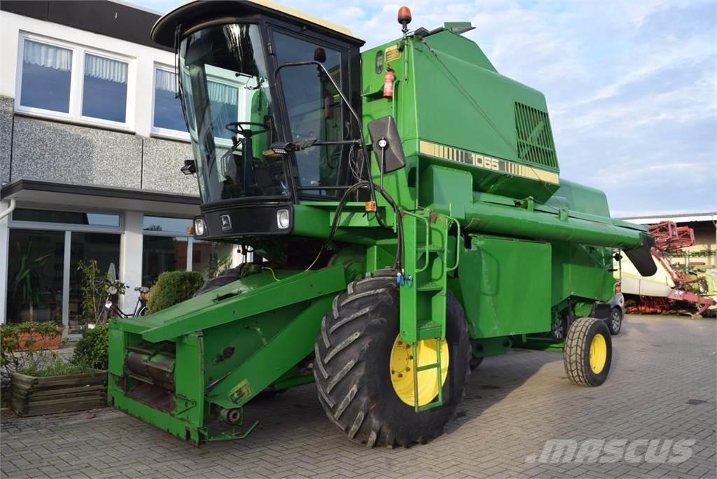 John Deere 1065 Combine harvesters