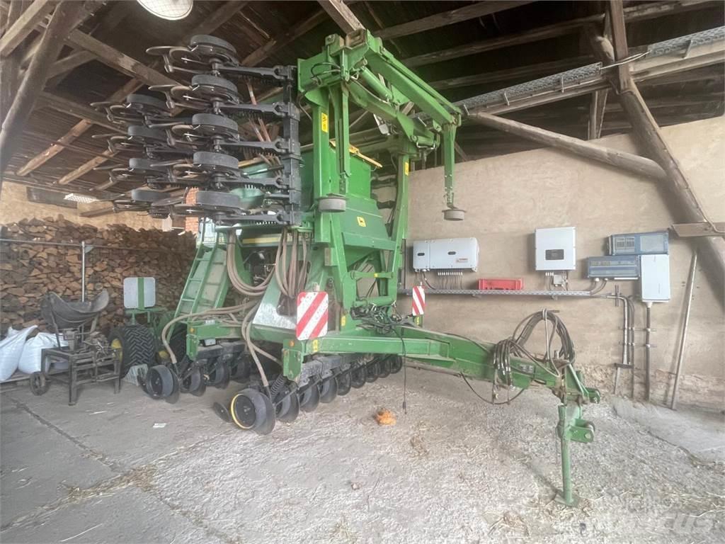 John Deere 750 A Drills
