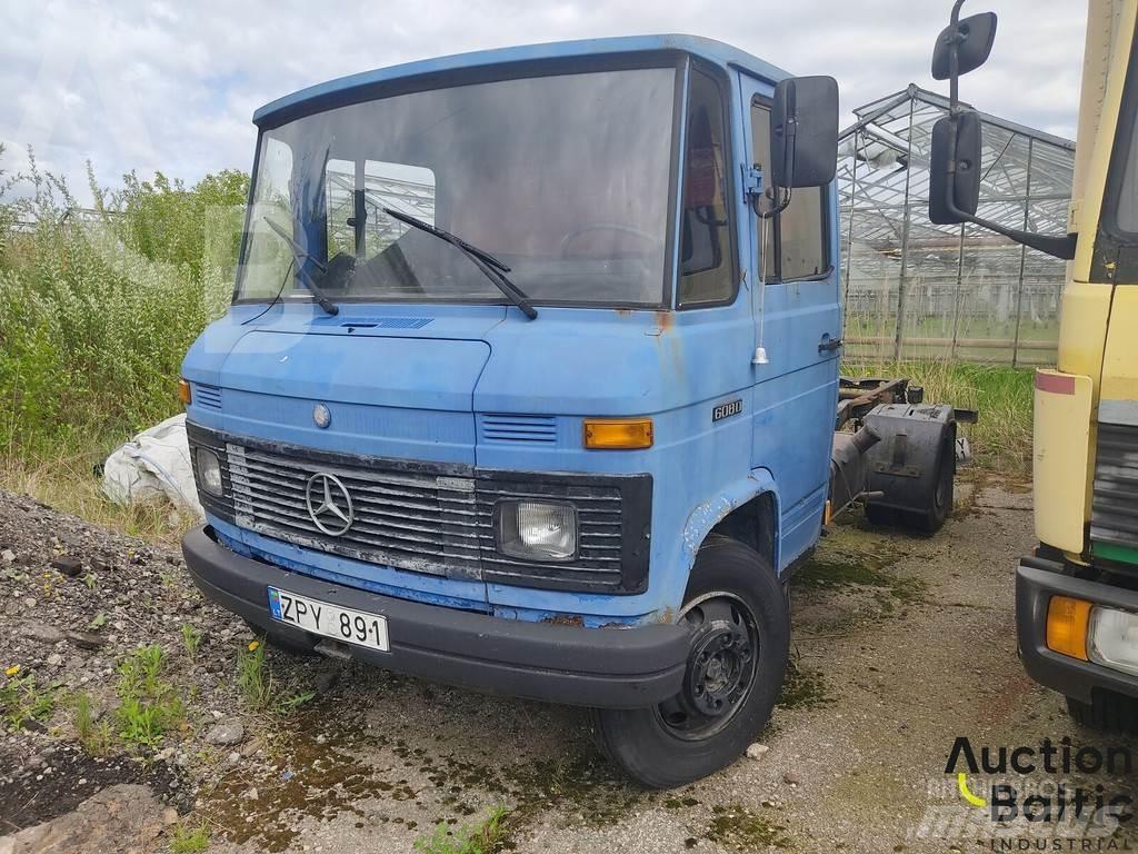 Mercedes-Benz 608 Chassis Cab trucks